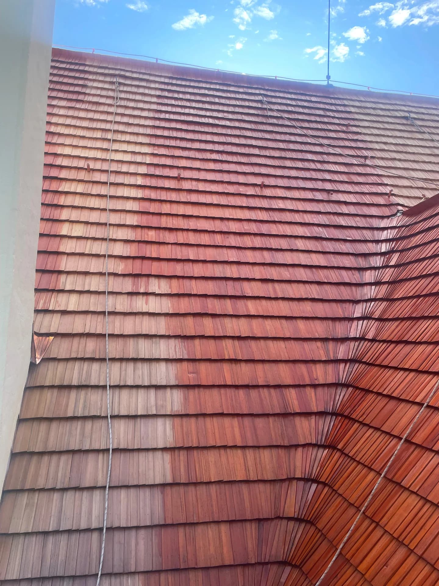 Práce na střeše pomocí lanové techniky